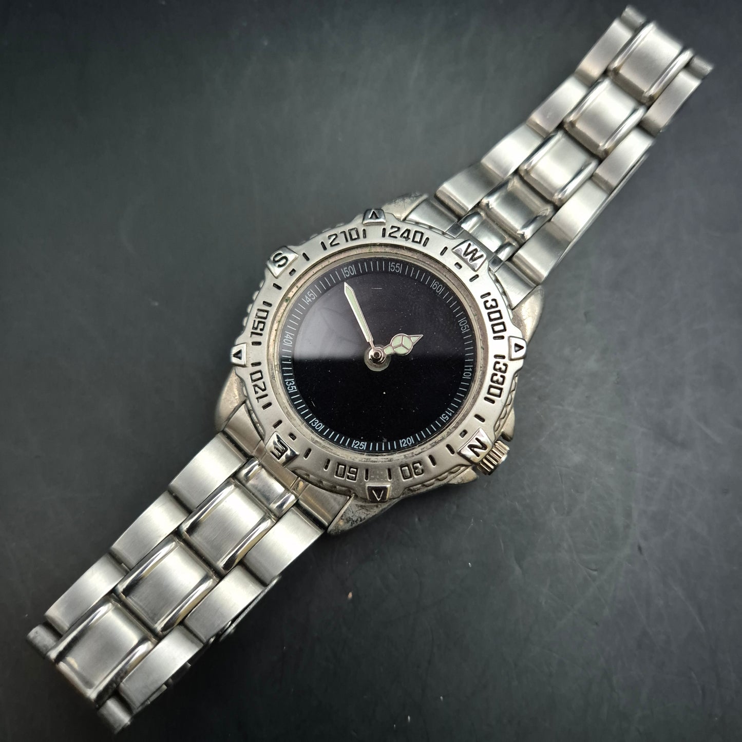 Rovel Herren Uhr – Sportlicher Look mit Kompass-Lünette