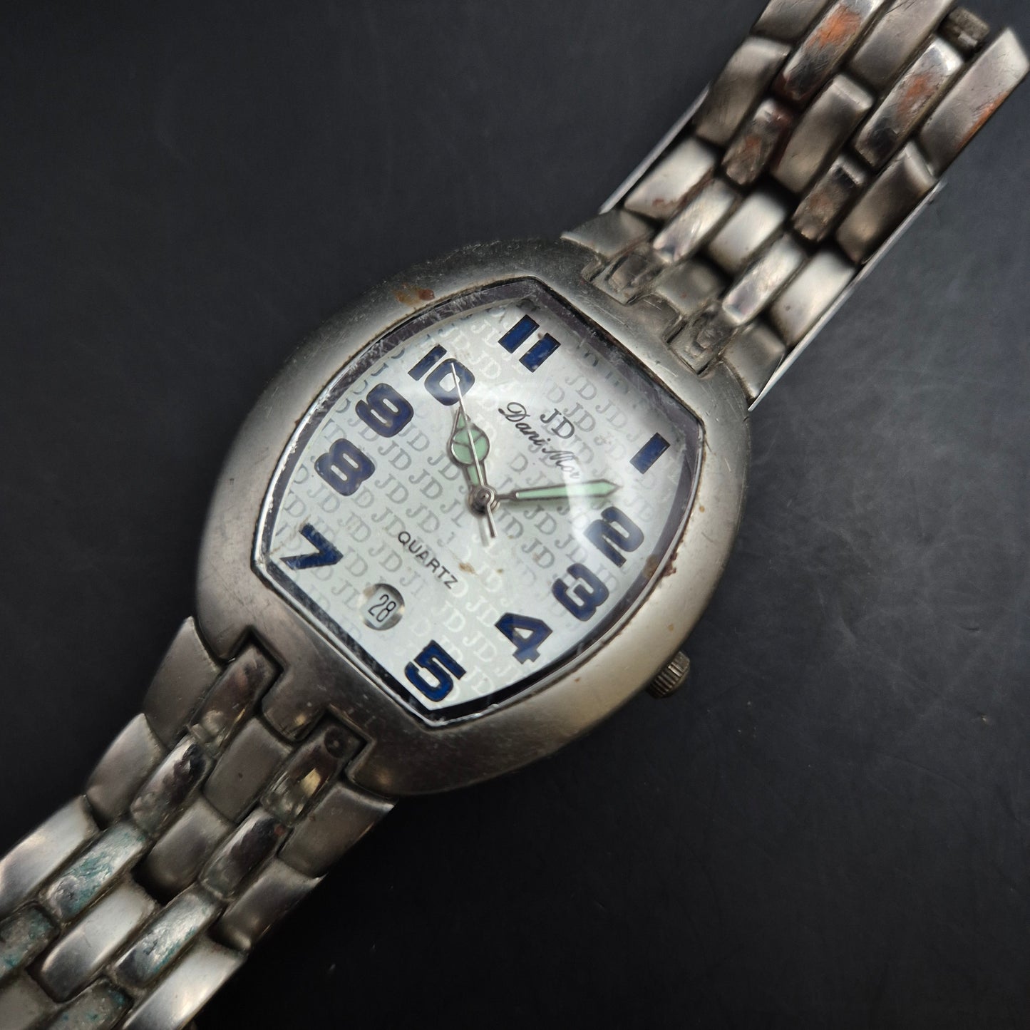 JD Dani Mor Damen Uhr – Extravagantes Logo-Design