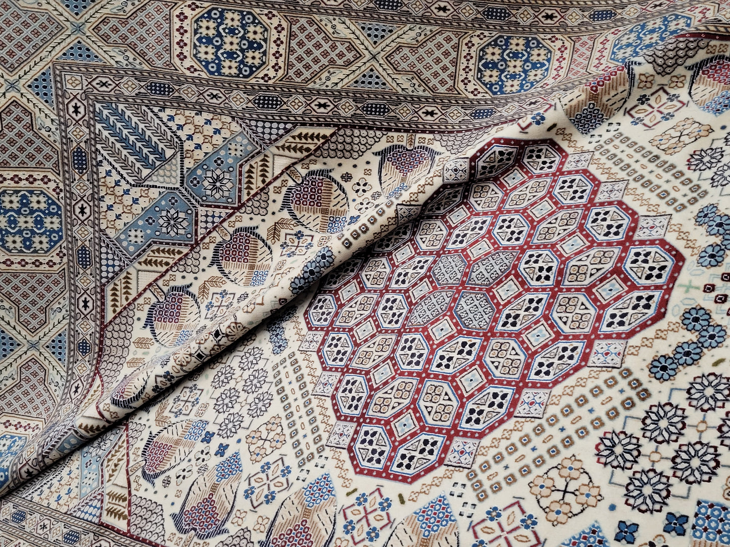 Nain Teppich – Korkwolle mit Seide – 310 × 200 cm – handgeknüpft