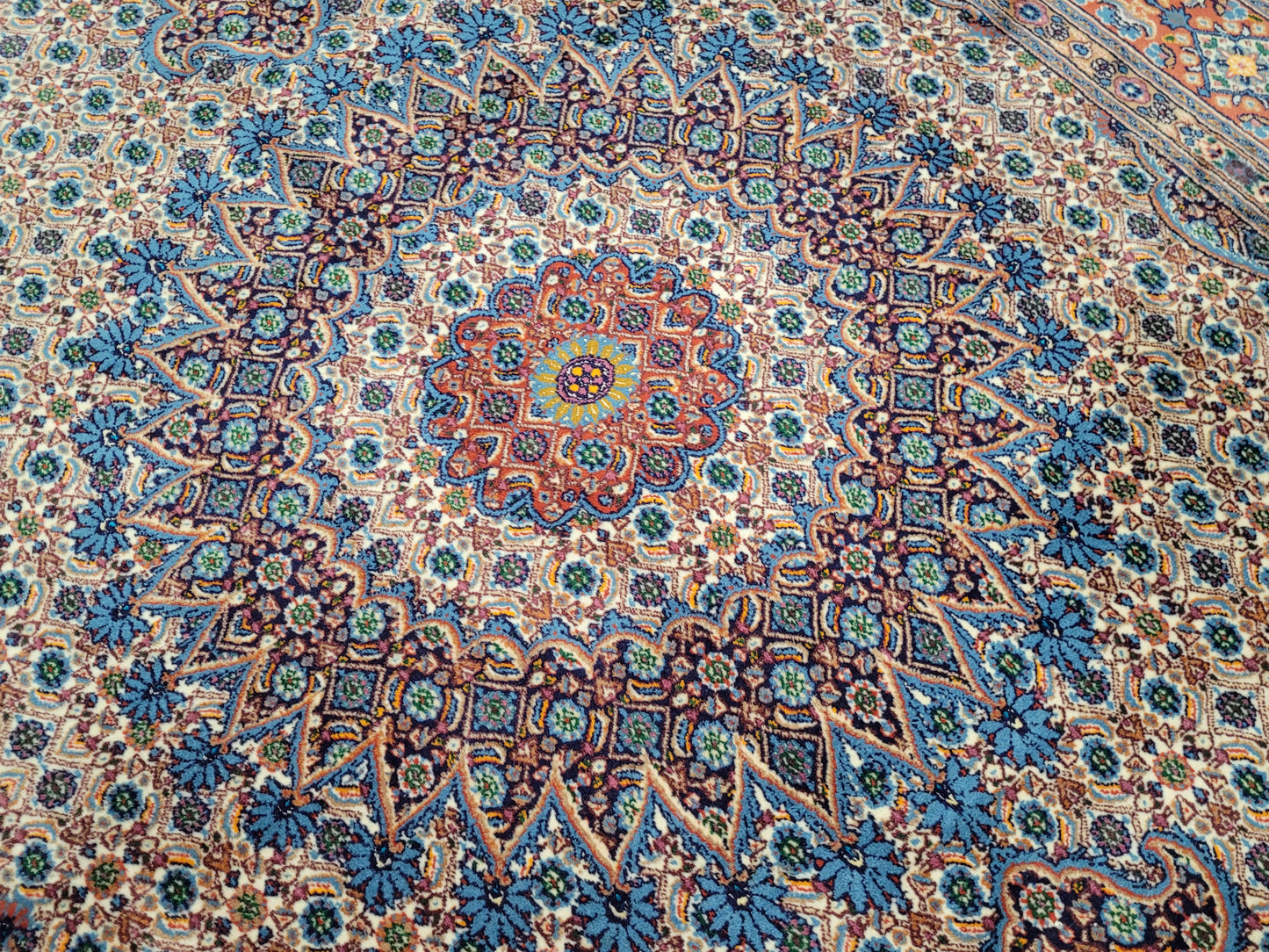 Moud Teppich Korkwolle mit Seide Medaillon Design 300 × 190 cm