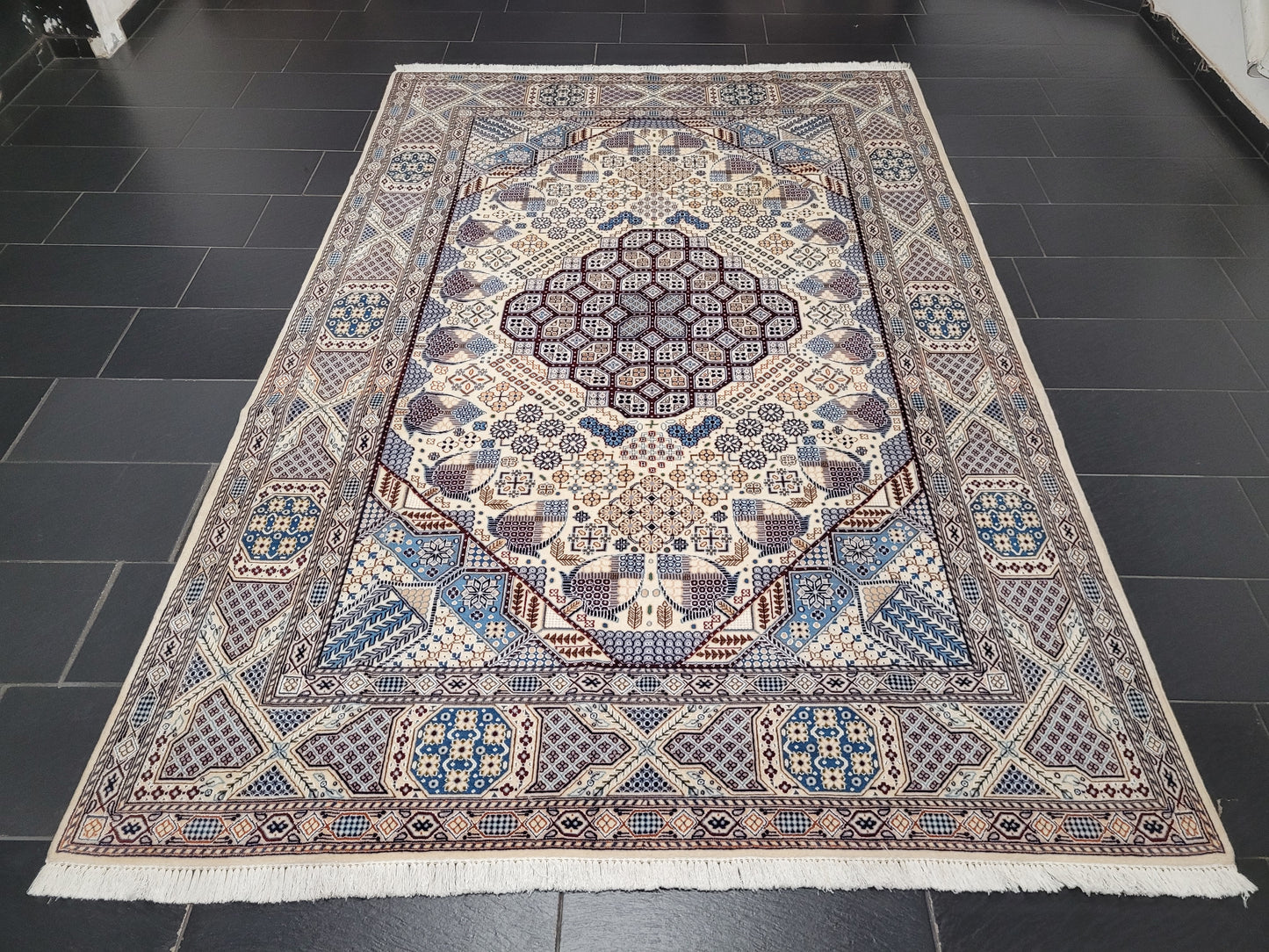 Nain Teppich Korkwolle mit Seide feine Knüpfung 315 × 205 cm