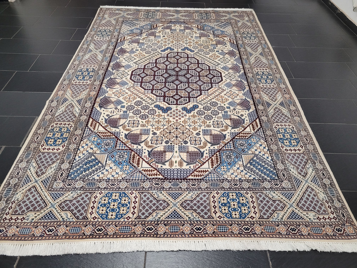 Nain Teppich Korkwolle mit Seide feine Knüpfung 315 × 205 cm