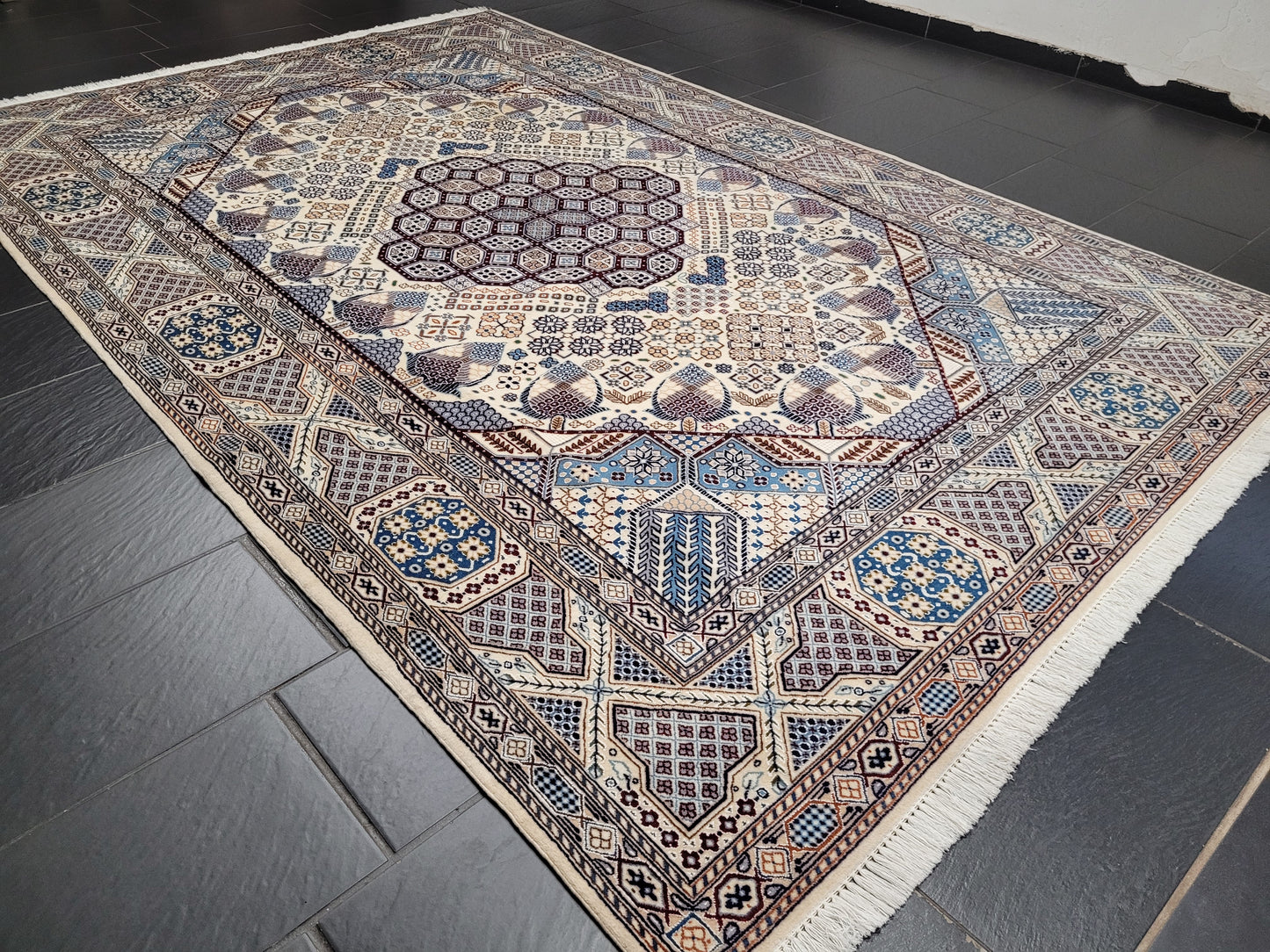 Nain Teppich Korkwolle mit Seide feine Knüpfung 315 × 205 cm