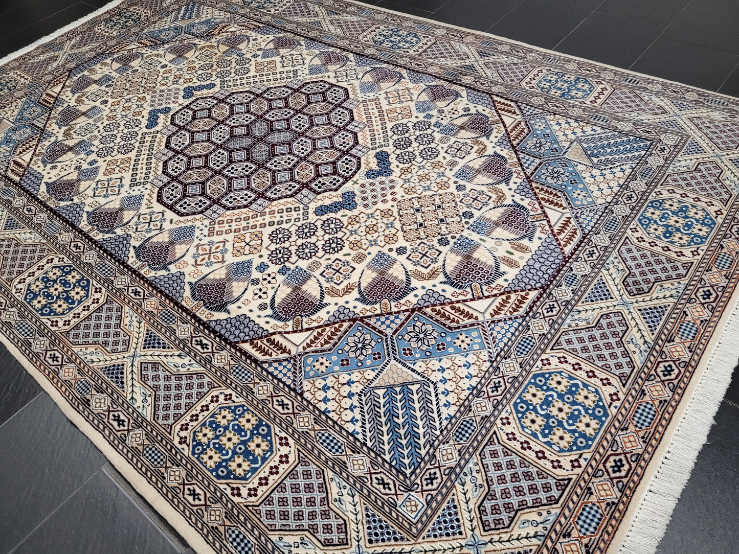 Nain Teppich Korkwolle mit Seide feine Knüpfung 315 × 205 cm