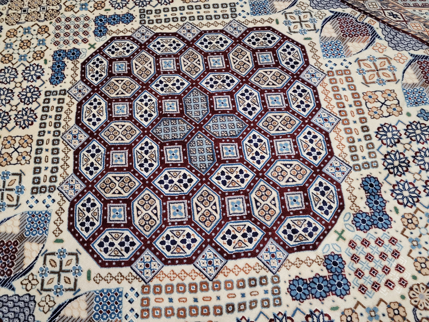 Nain Teppich Korkwolle mit Seide feine Knüpfung 315 × 205 cm