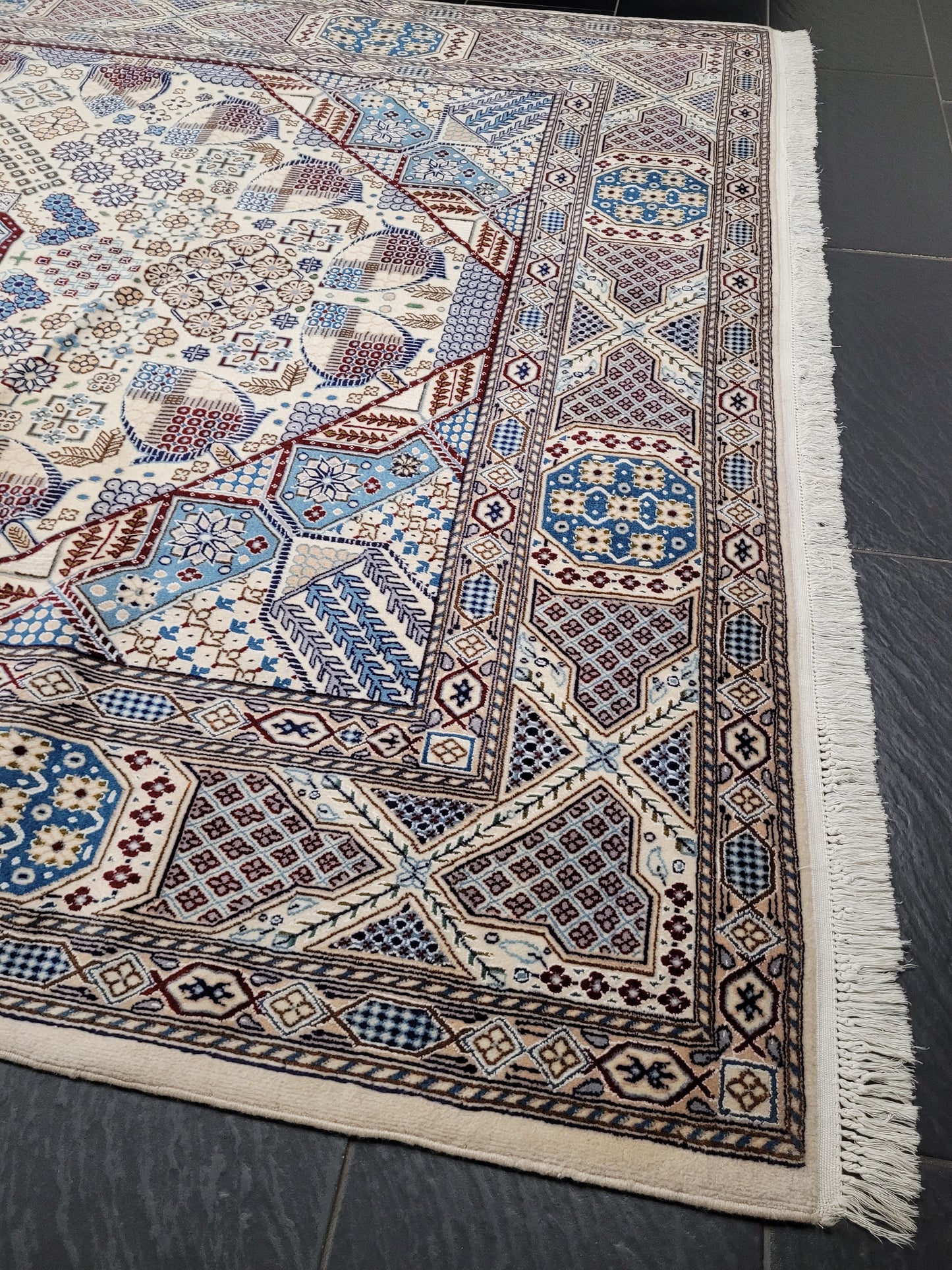 Nain Teppich Korkwolle mit Seide feine Knüpfung 315 × 205 cm