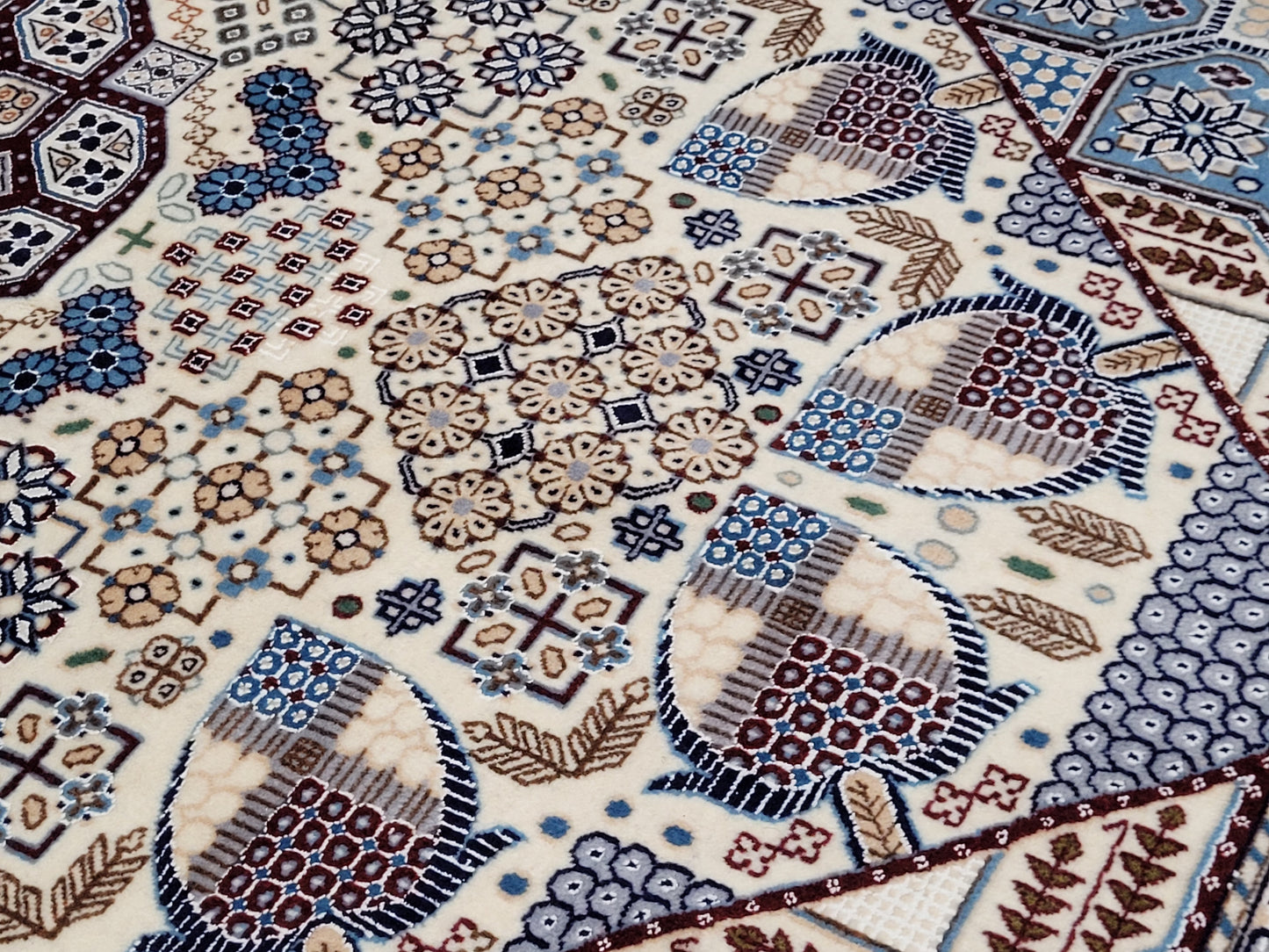 Nain Teppich Korkwolle mit Seide feine Knüpfung 315 × 205 cm