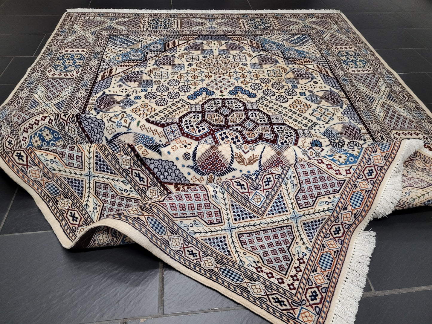 Nain Teppich Korkwolle mit Seide feine Knüpfung 315 × 205 cm