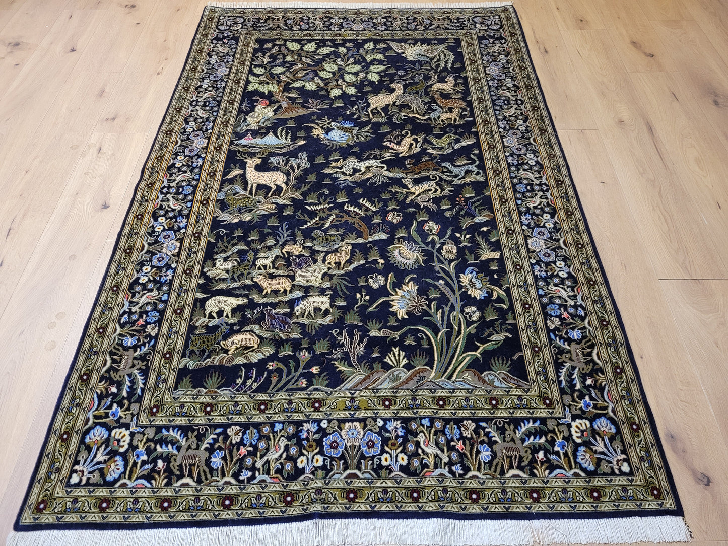 Keshan Teppich Korkwolle Tiermotive feine Knüpfung 215 × 135 cm