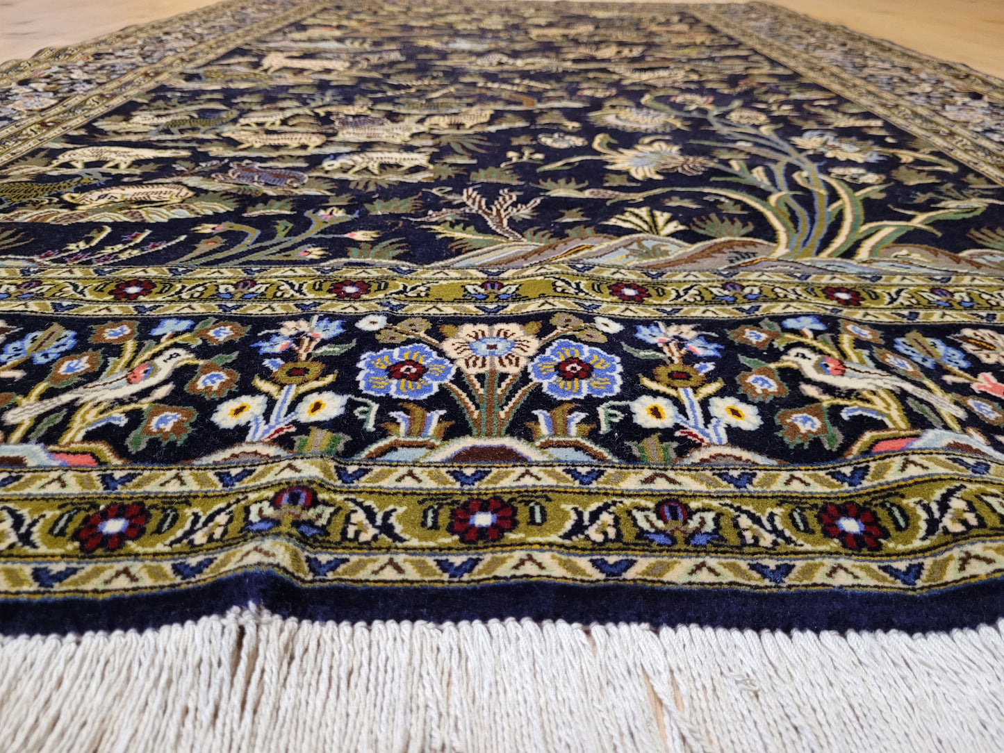 Keshan Teppich Korkwolle Tiermotive feine Knüpfung 215 × 135 cm