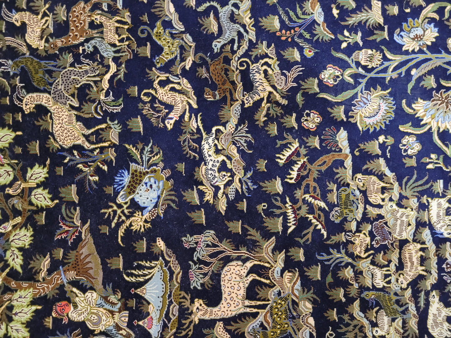 Keshan Teppich Korkwolle Tiermotive feine Knüpfung 215 × 135 cm