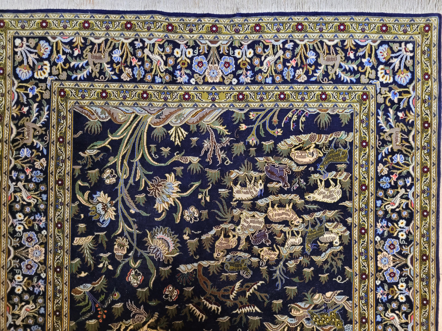 Keshan Teppich Korkwolle Tiermotive feine Knüpfung 215 × 135 cm