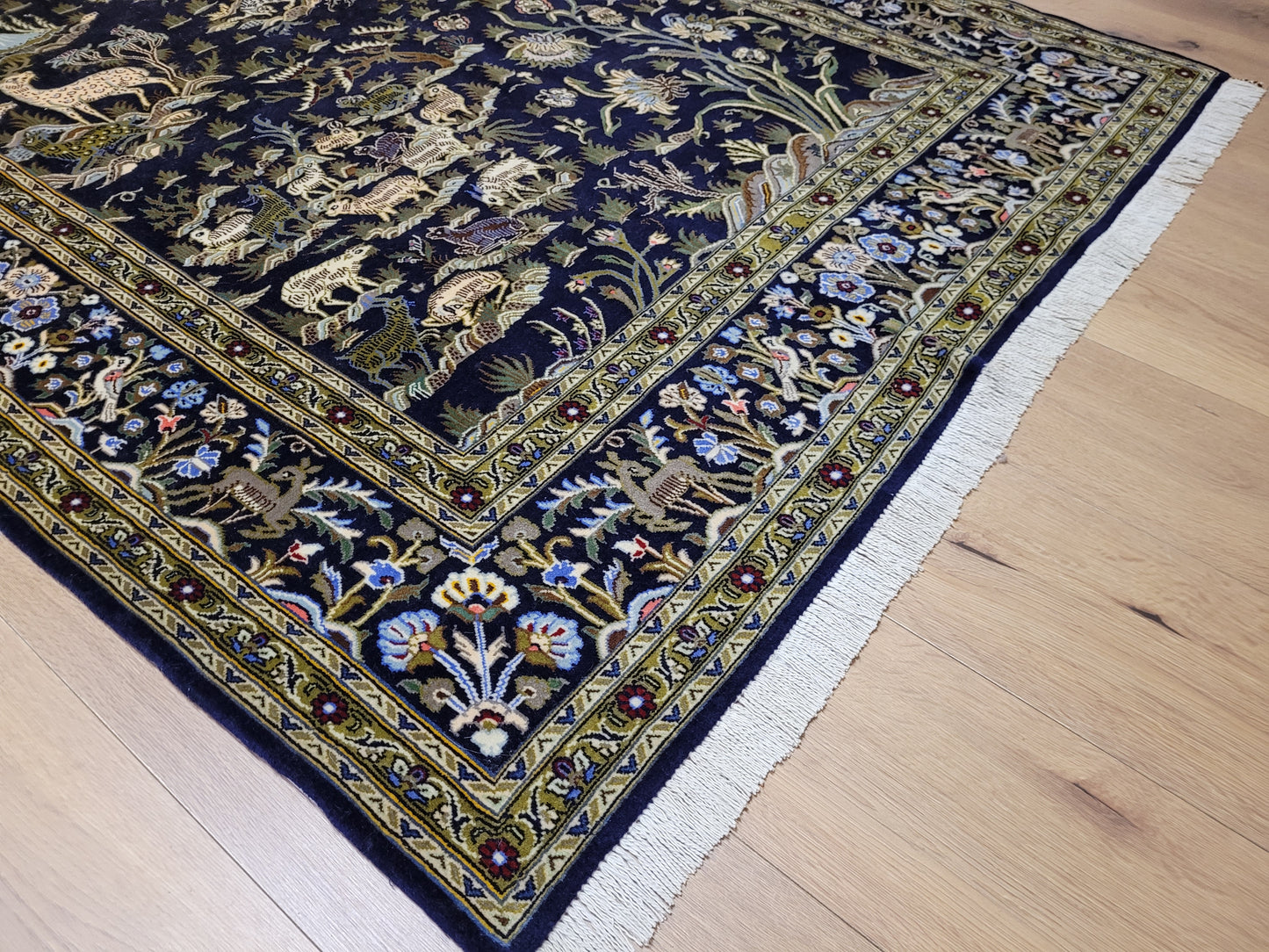 Keshan Teppich Korkwolle Tiermotive feine Knüpfung 215 × 135 cm