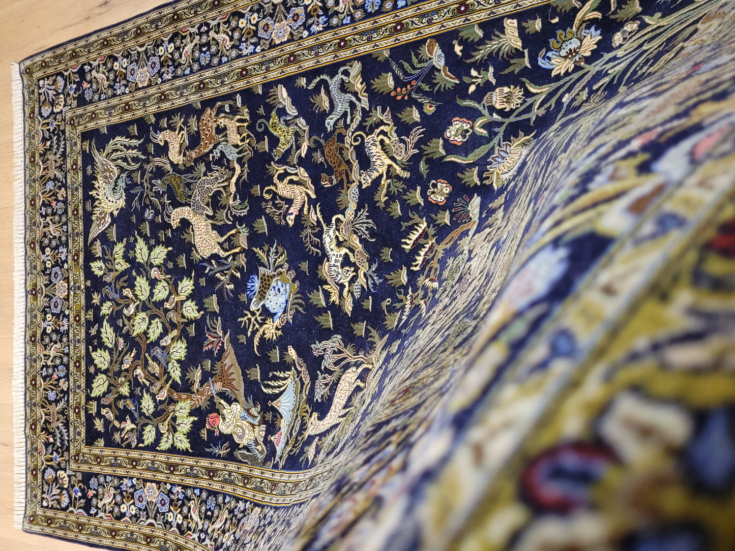 Keshan Teppich Korkwolle Tiermotive feine Knüpfung 215 × 135 cm