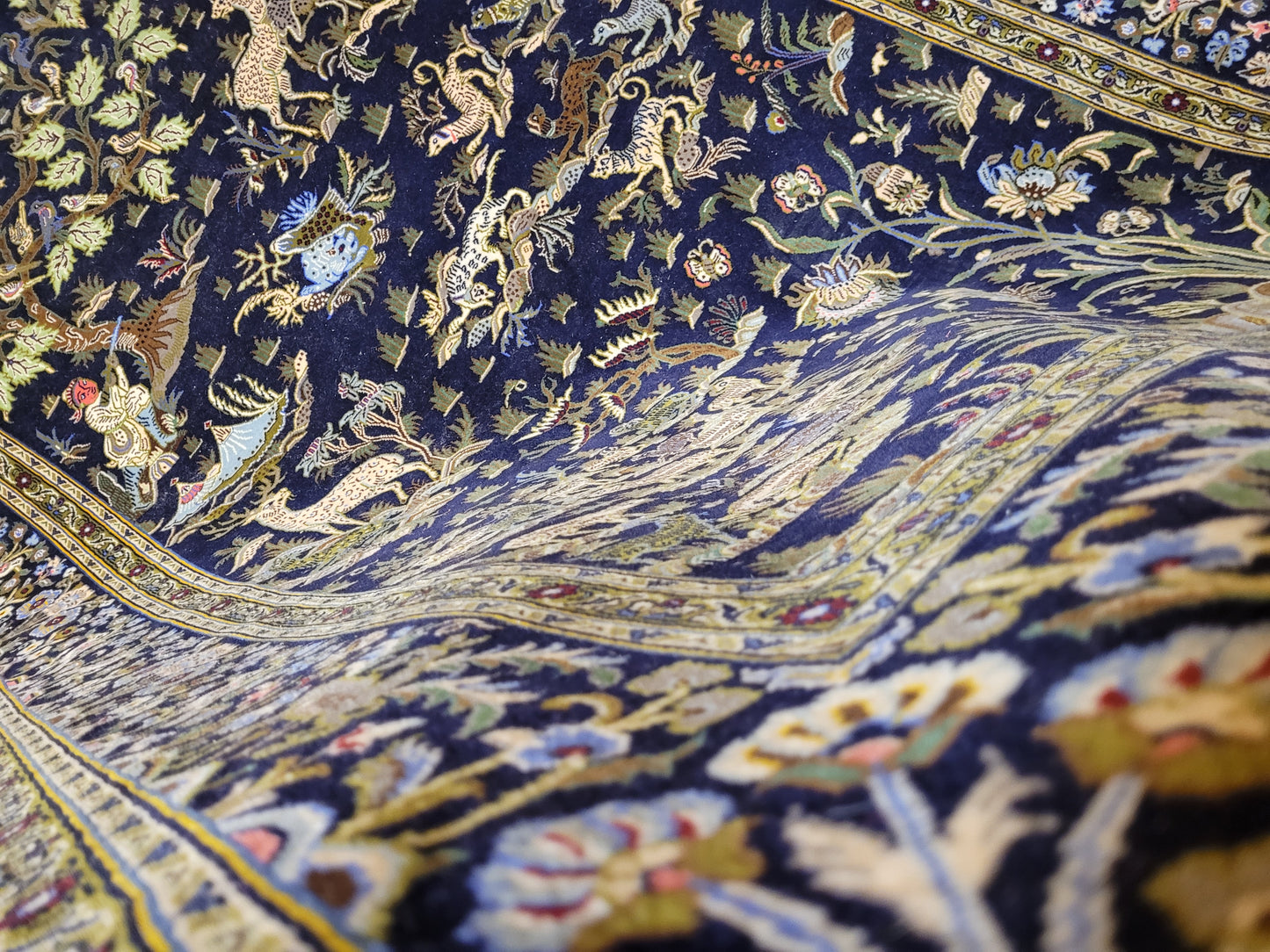 Keshan Teppich Korkwolle Tiermotive feine Knüpfung 215 × 135 cm