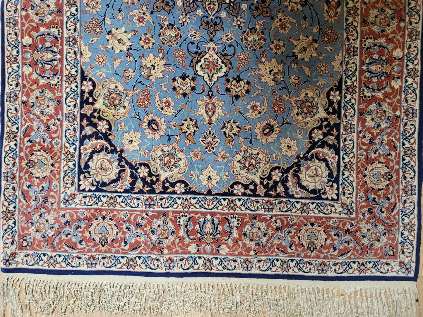Isfahan Teppich Seide fein hellblaues Medaillon 164x107 cm
