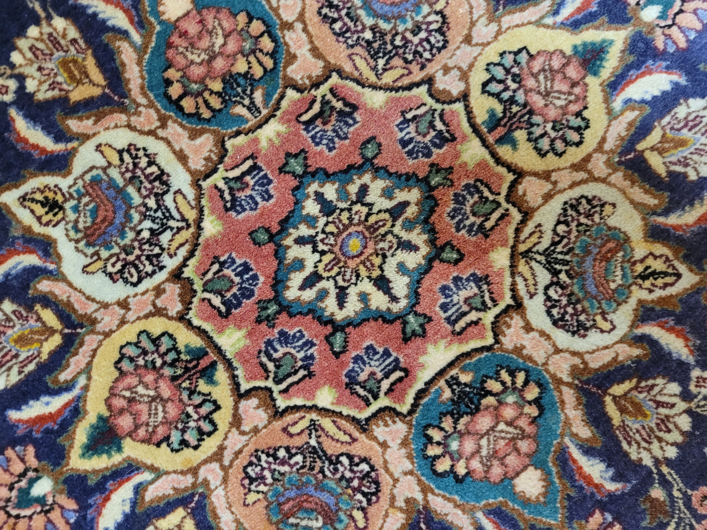 Täbriz Teppich rund florales Medaillon Korkwolle 96 cm