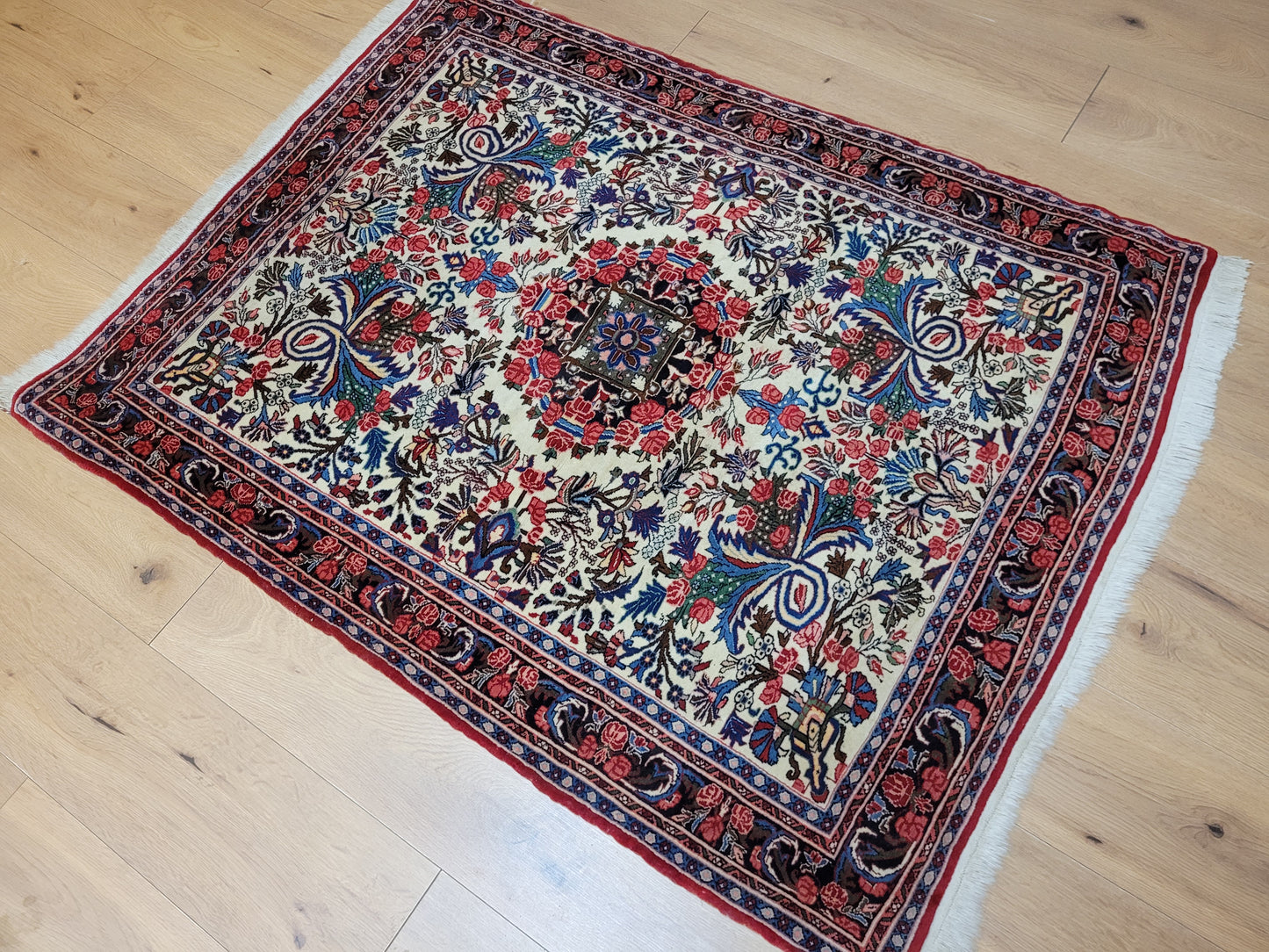 Feiner Bidjar Teppich Schurwolle florales Muster 145x110 cm