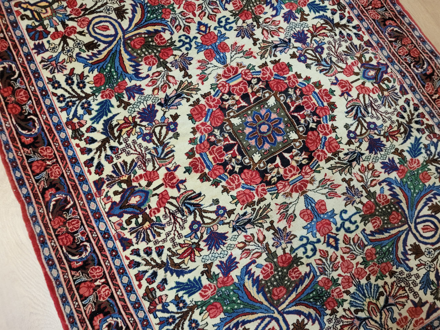 Feiner Bidjar Teppich Schurwolle florales Muster 145x110 cm