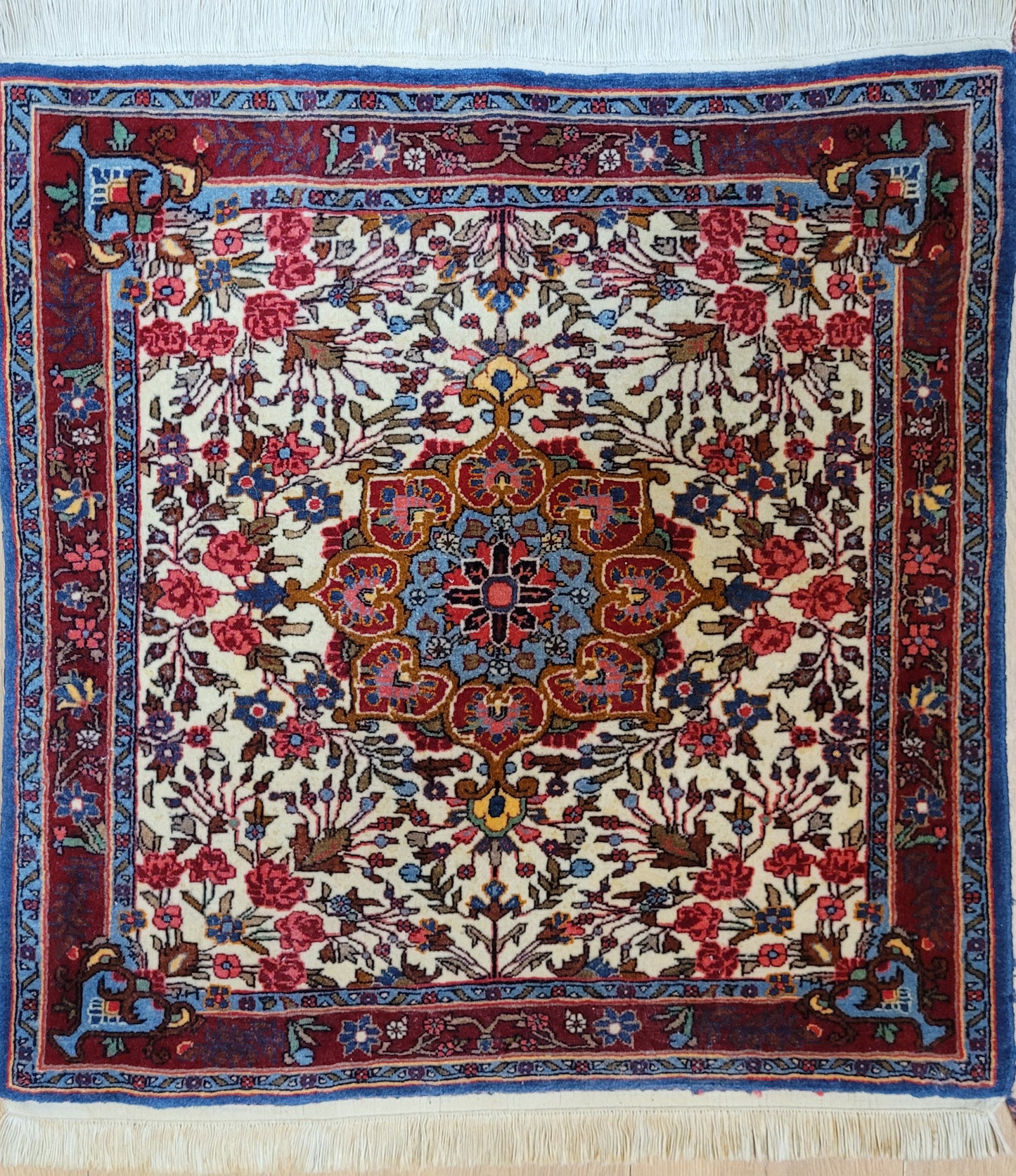 Djosan Sarough Teppich Korkwolle florales Medaillon 205x138 cm