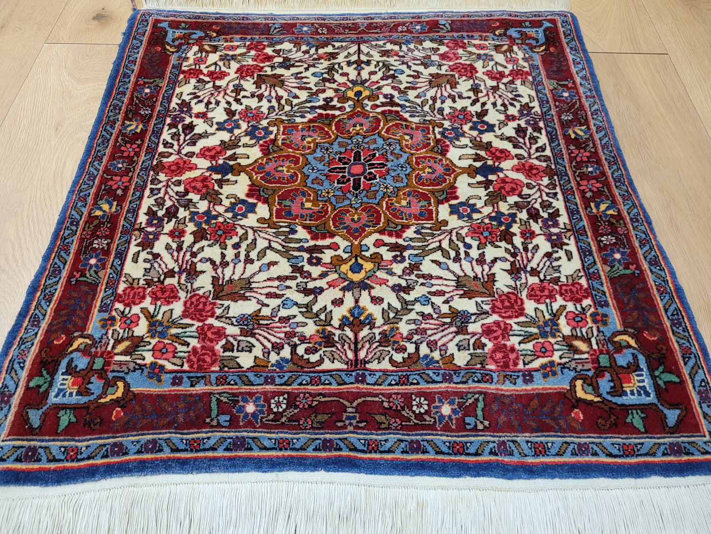 Djosan Sarough Teppich Korkwolle florales Medaillon 205x138 cm