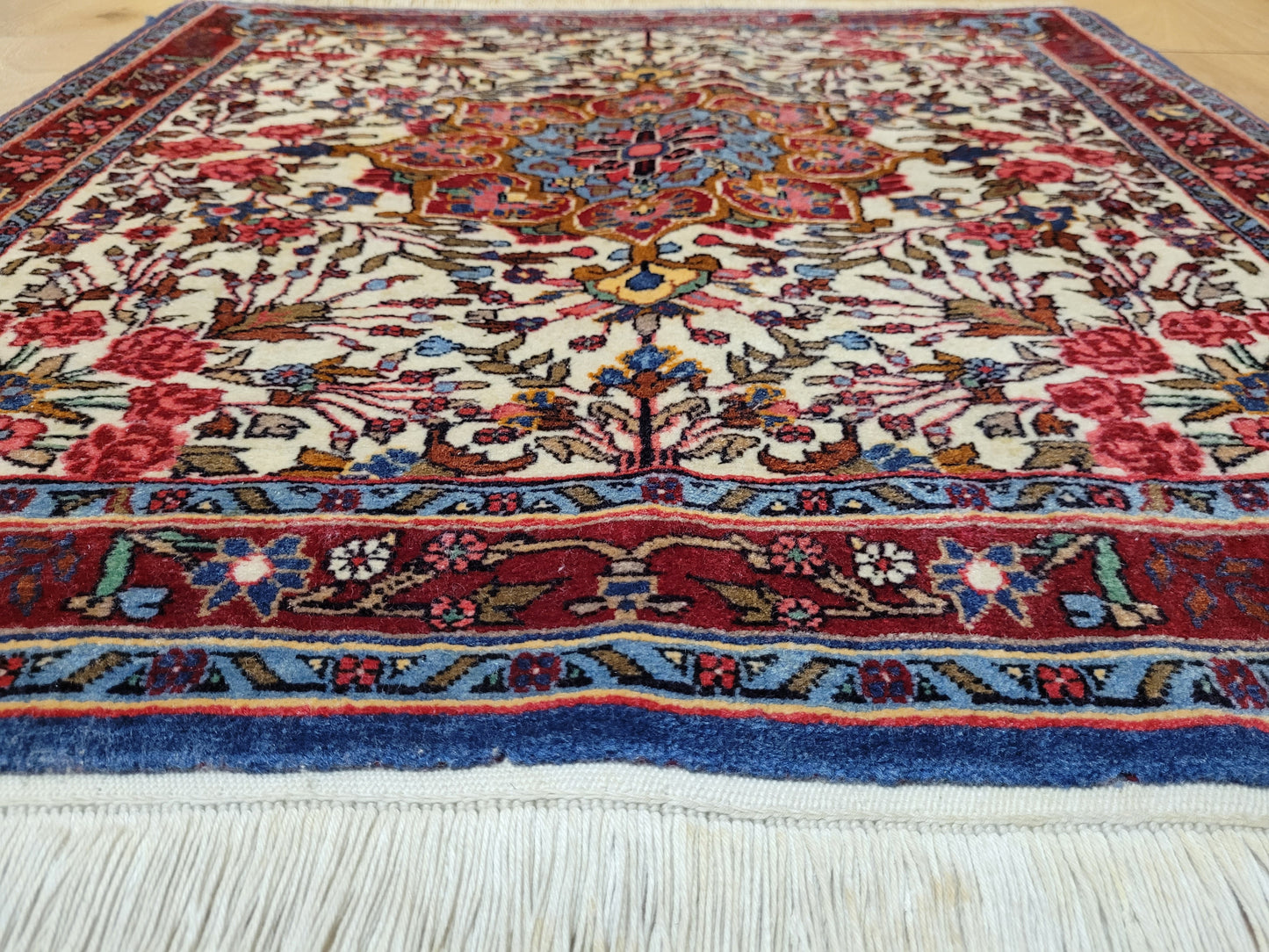 Djosan Sarough Teppich Korkwolle florales Medaillon 205x138 cm