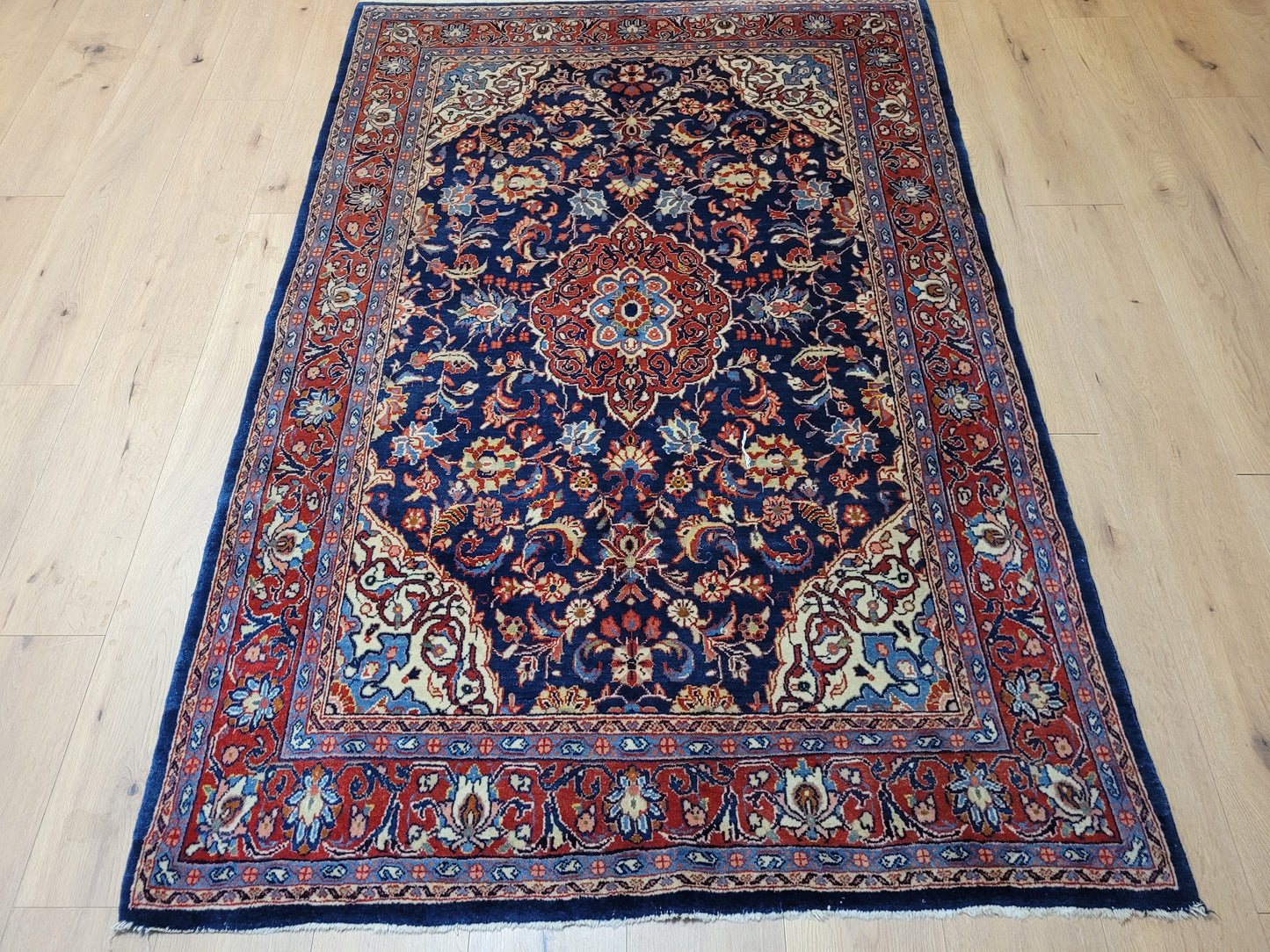 Sarough Teppich Korkwolle klassisches Medaillon 205x138 cm