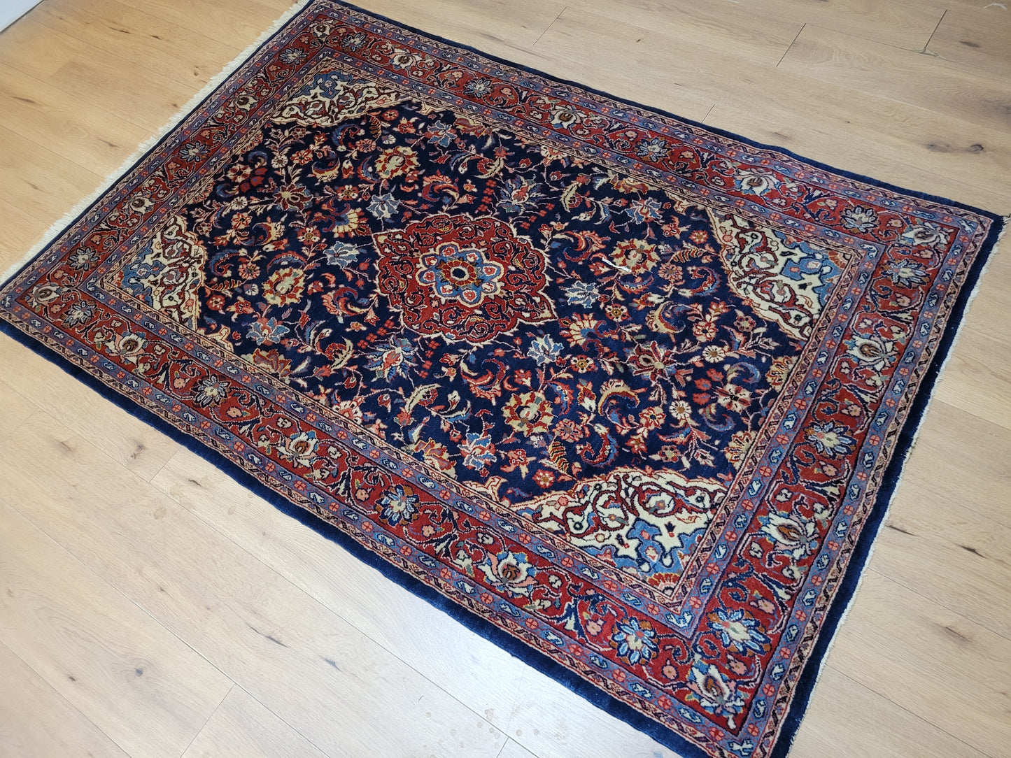 Sarough Teppich Korkwolle klassisches Medaillon 205x138 cm