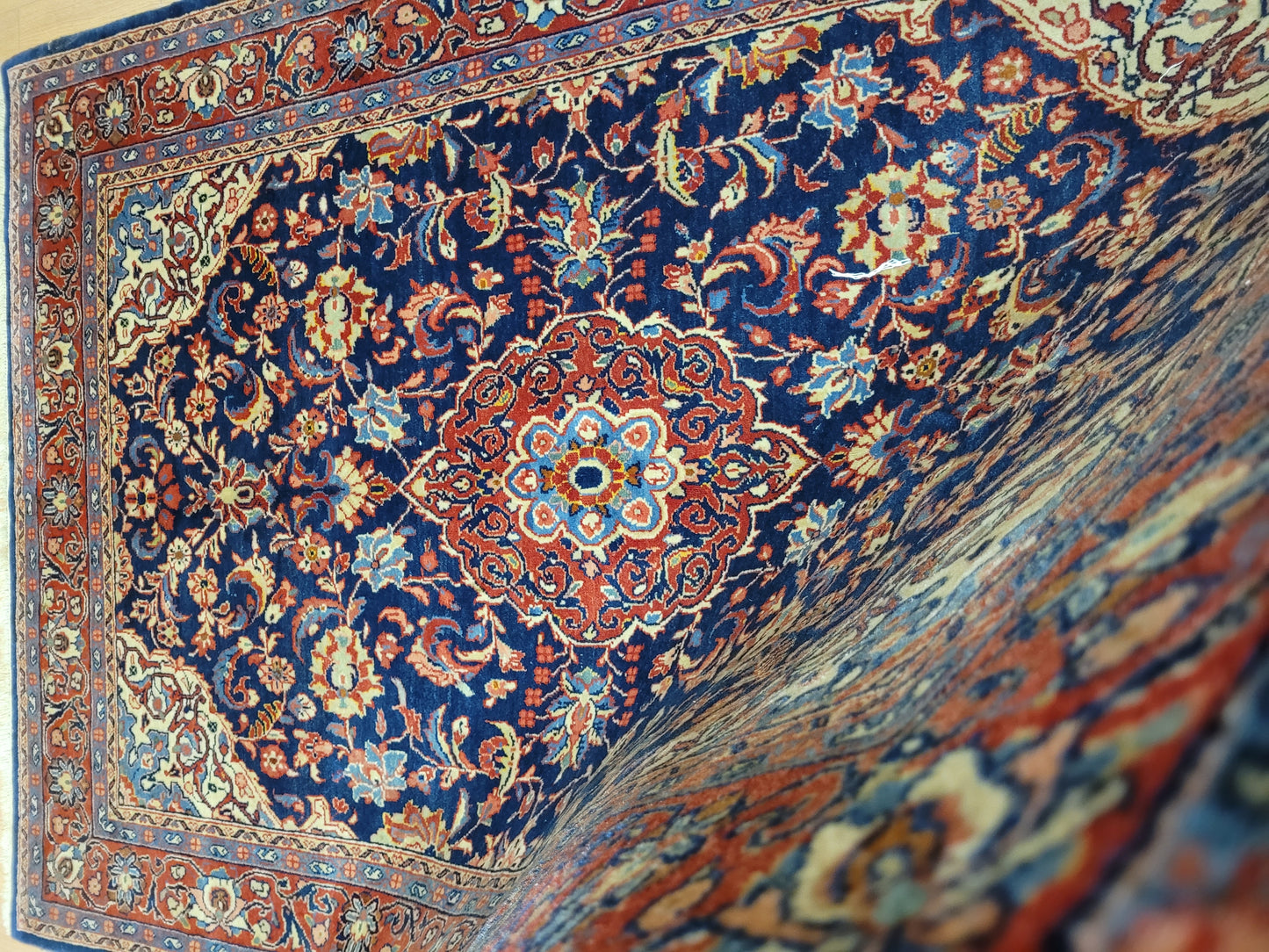 Sarough Teppich Korkwolle klassisches Medaillon 205x138 cm