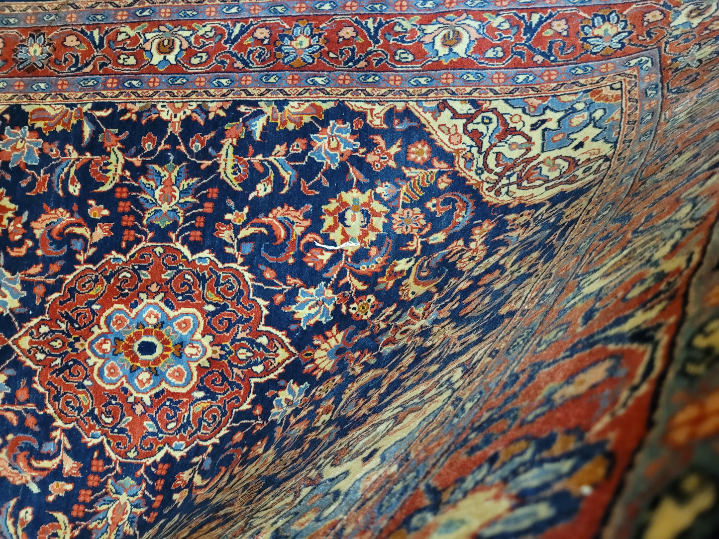 Sarough Teppich Korkwolle klassisches Medaillon 205x138 cm