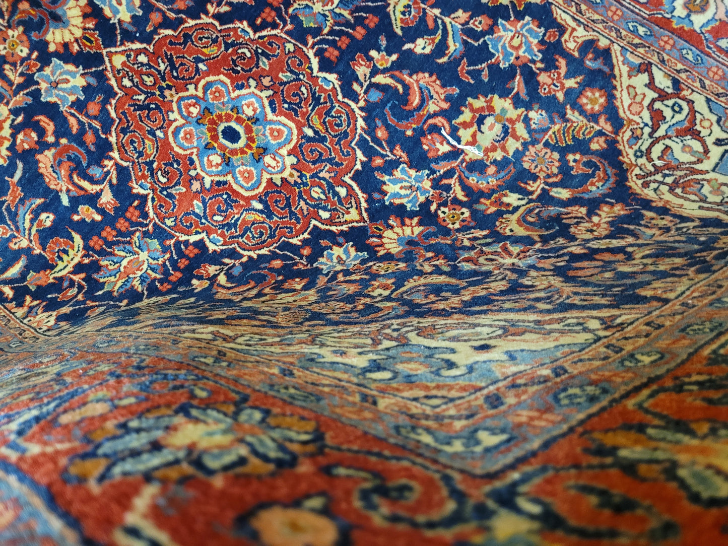 Sarough Teppich Korkwolle klassisches Medaillon 205x138 cm