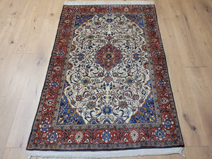 Ghom Seidenteppich feine Knüpfung florales Medaillon 155x105 cm