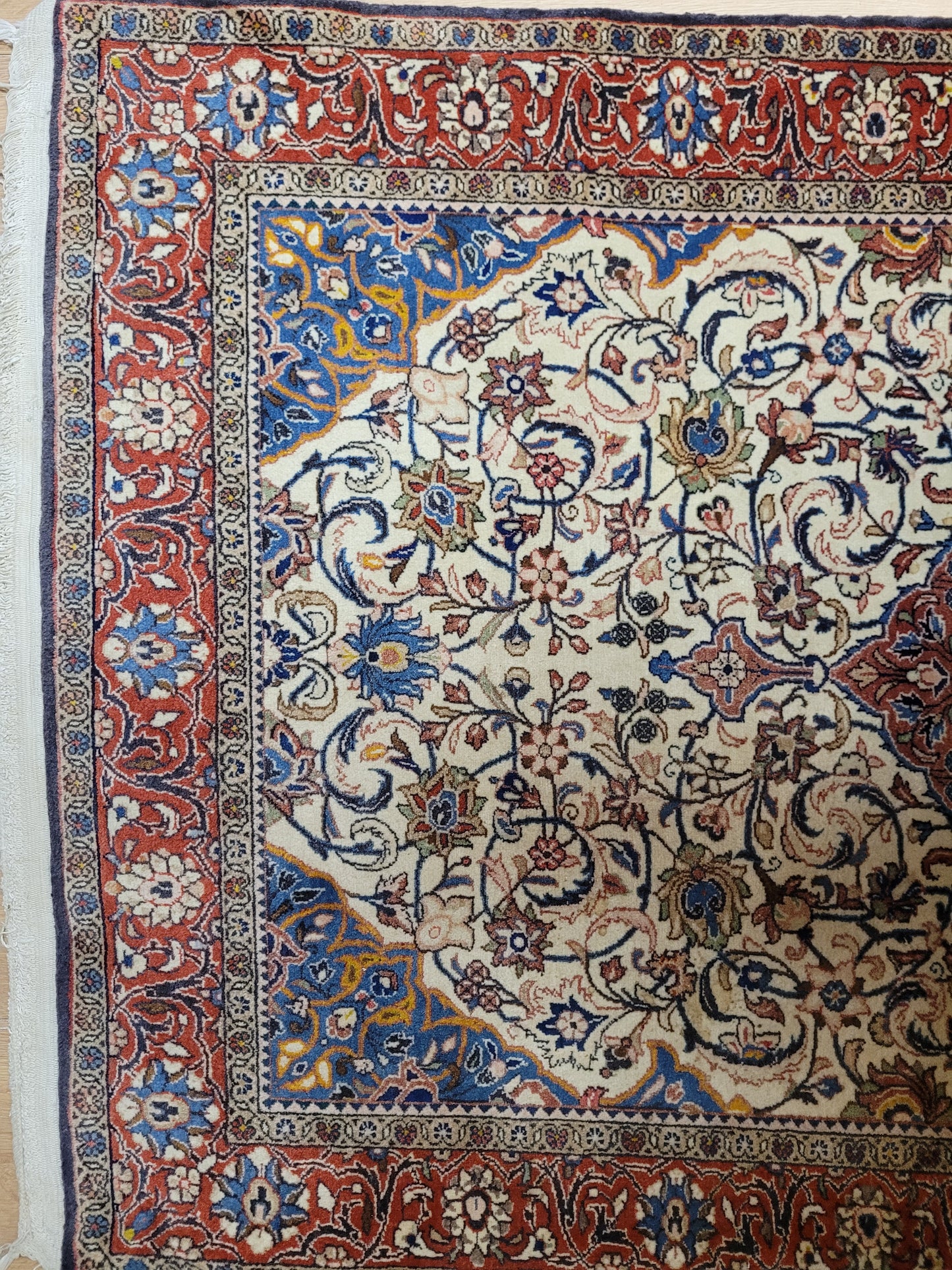 Ghom Seidenteppich feine Knüpfung florales Medaillon 155x105 cm