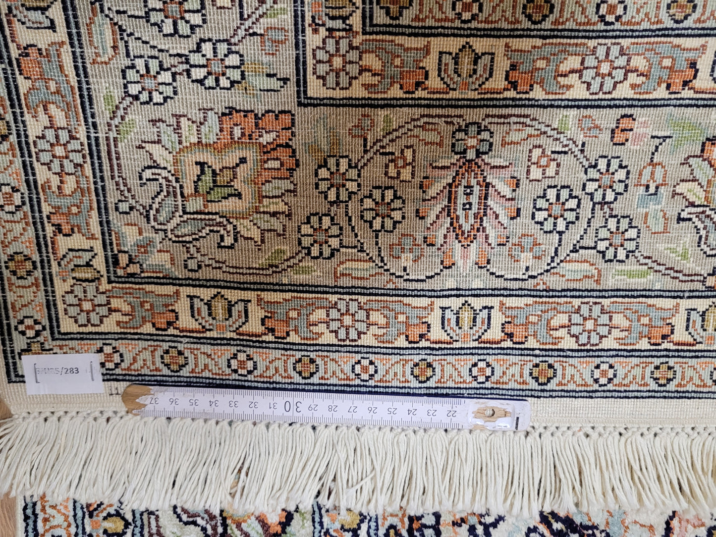 Ghom Seidenteppich feine Knüpfung zartes Blumenmedaillon 120x80 cm