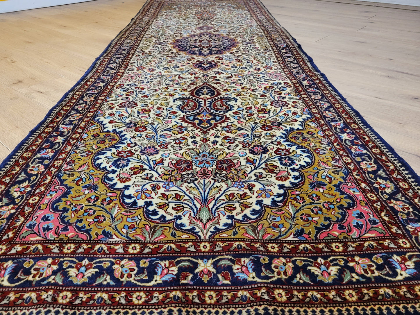 Ghom Korkwolle Läufer feine Knüpfung florales Medaillon 310x100 cm