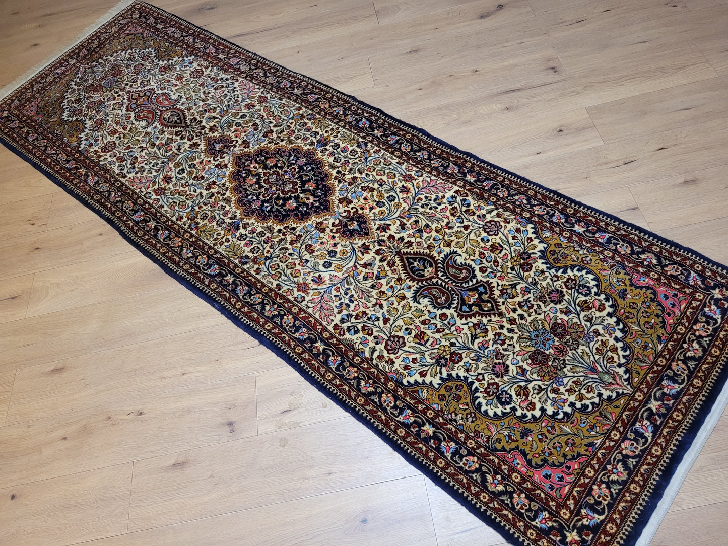 Ghom Korkwolle Läufer feine Knüpfung florales Medaillon 310x100 cm