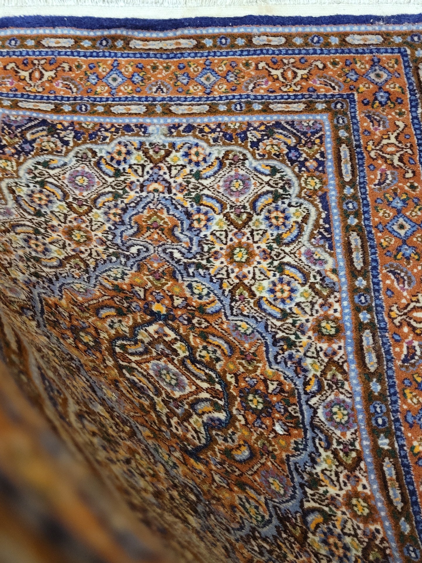 Moud Teppich Korkwolle feine Knüpfung florales Medaillon 60x86 cm