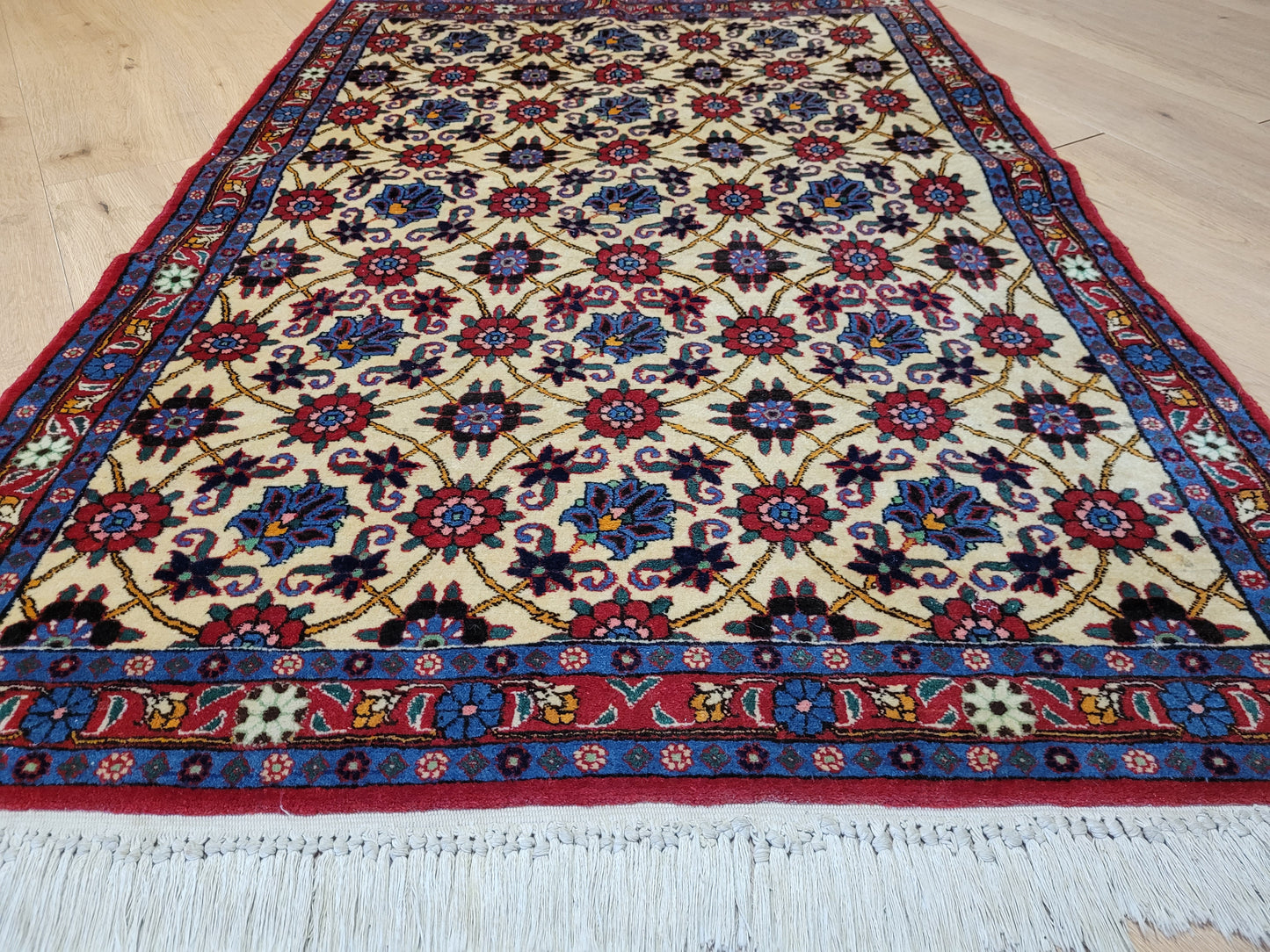 Veramin Teppich Korkwolle florales Mina-Khani-Muster 150x100 cm