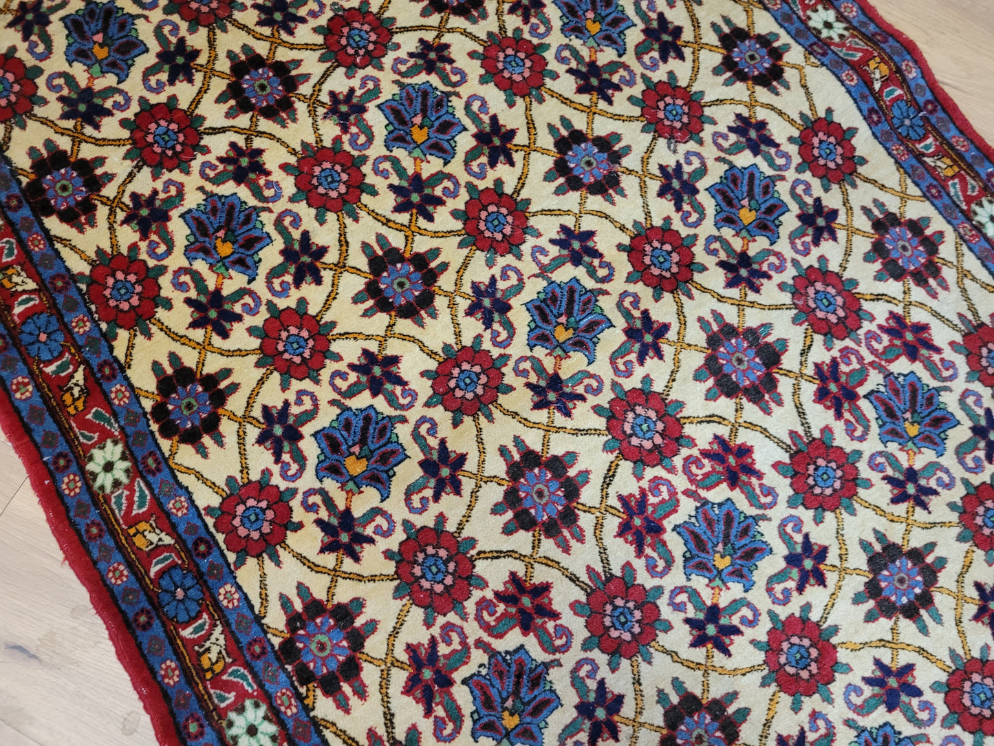Veramin Teppich Korkwolle florales Mina-Khani-Muster 150x100 cm