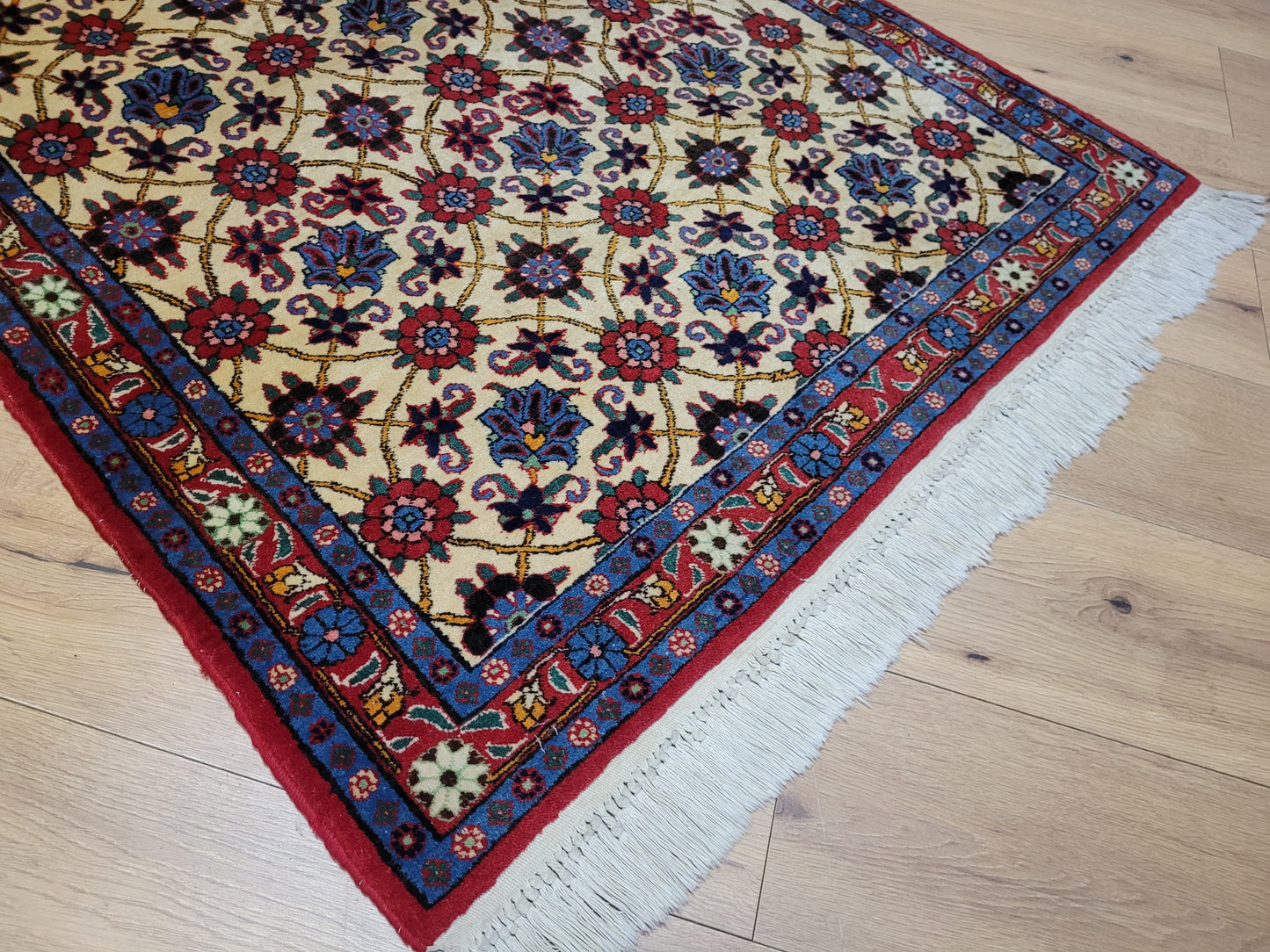 Veramin Teppich Korkwolle florales Mina-Khani-Muster 150x100 cm