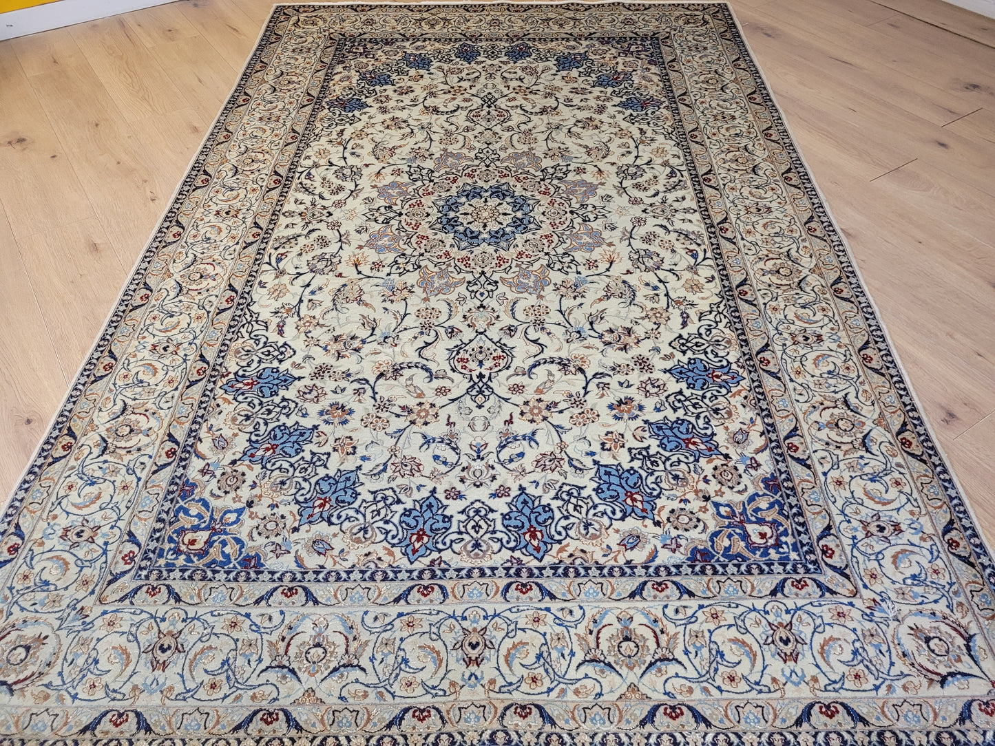 Nain Teppich fein Korkwolle mit Seide 266x170 cm