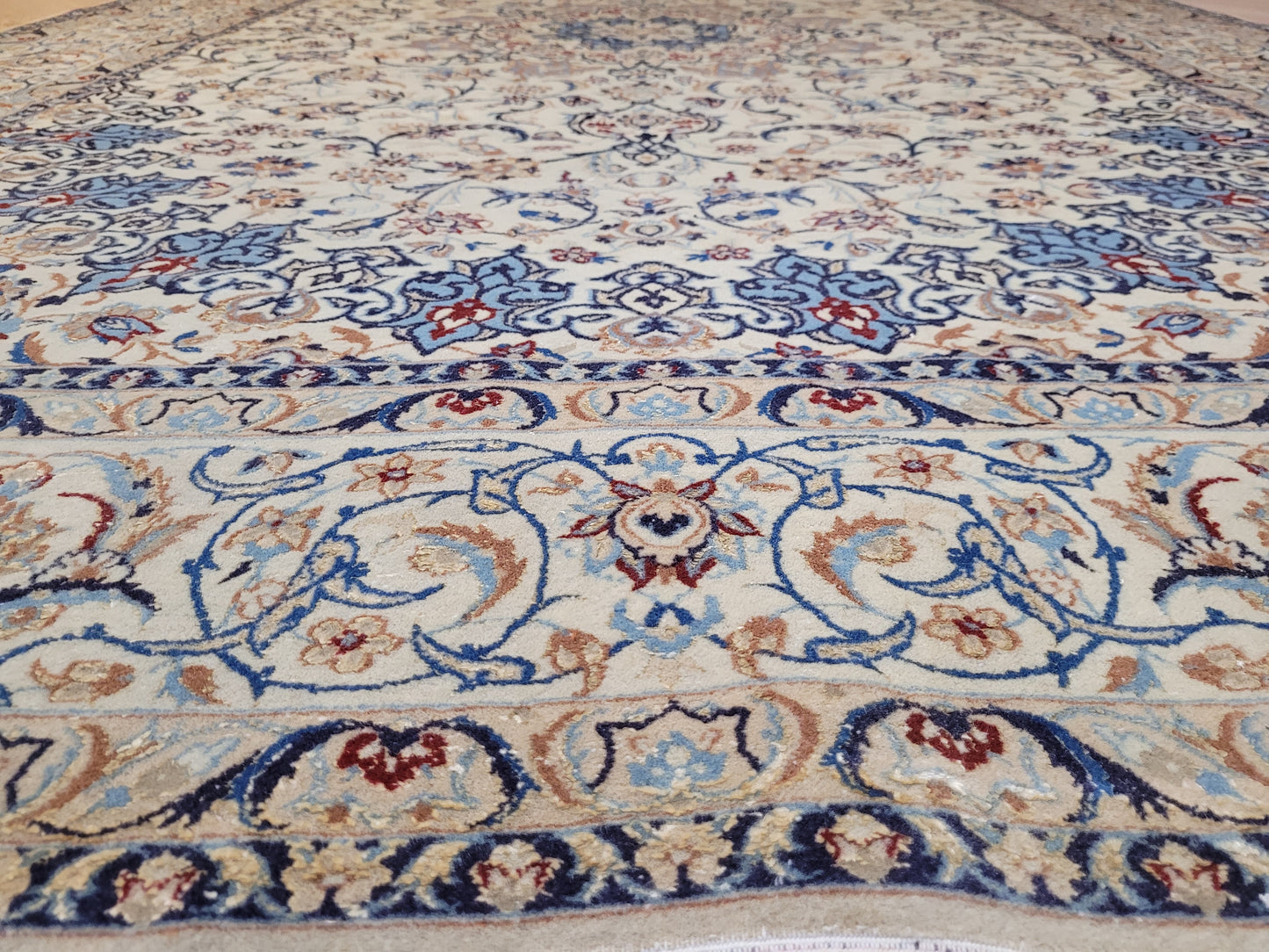 Nain Teppich fein Korkwolle mit Seide 266x170 cm