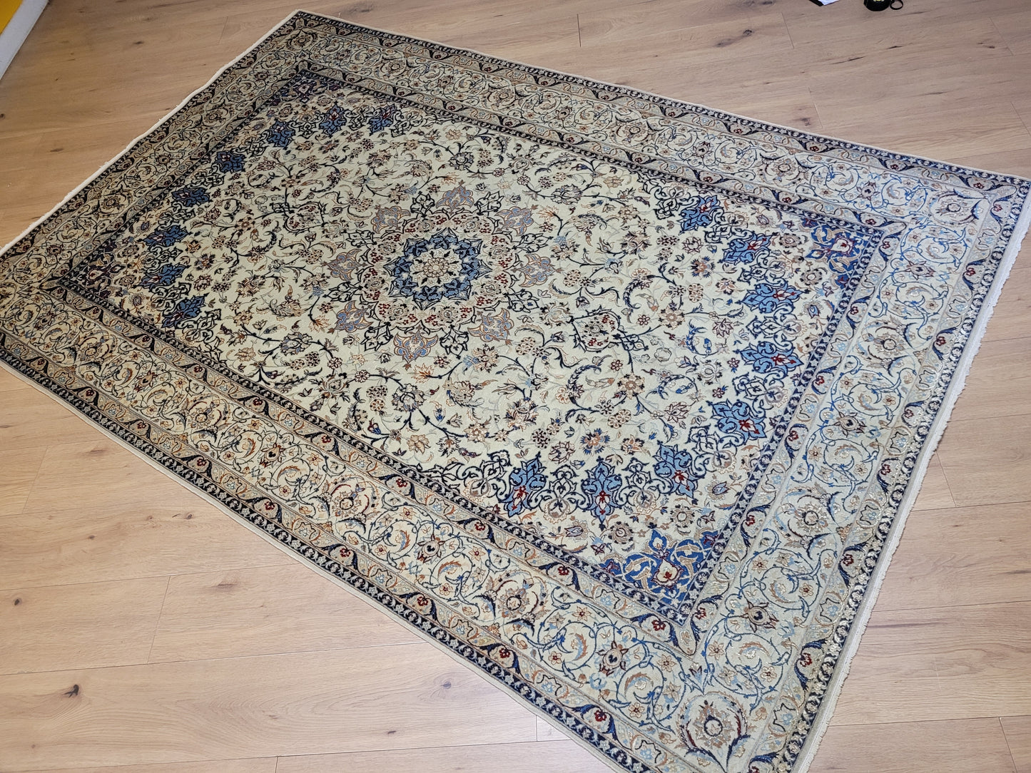 Nain Teppich fein Korkwolle mit Seide 266x170 cm