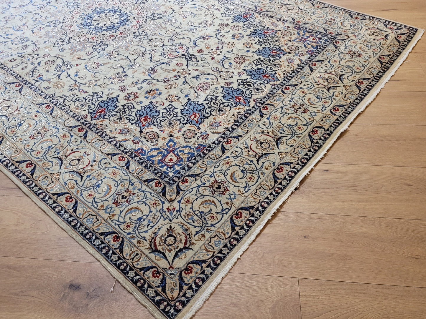 Nain Teppich fein Korkwolle mit Seide 266x170 cm