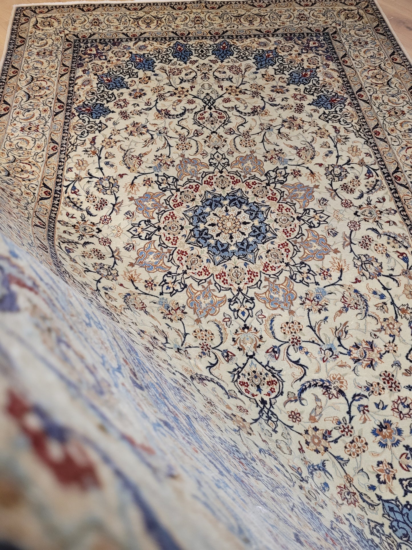 Nain Teppich fein Korkwolle mit Seide 266x170 cm