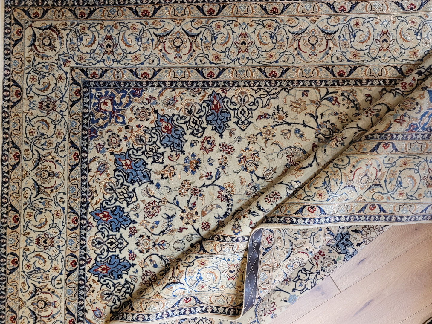 Nain Teppich fein Korkwolle mit Seide 266x170 cm