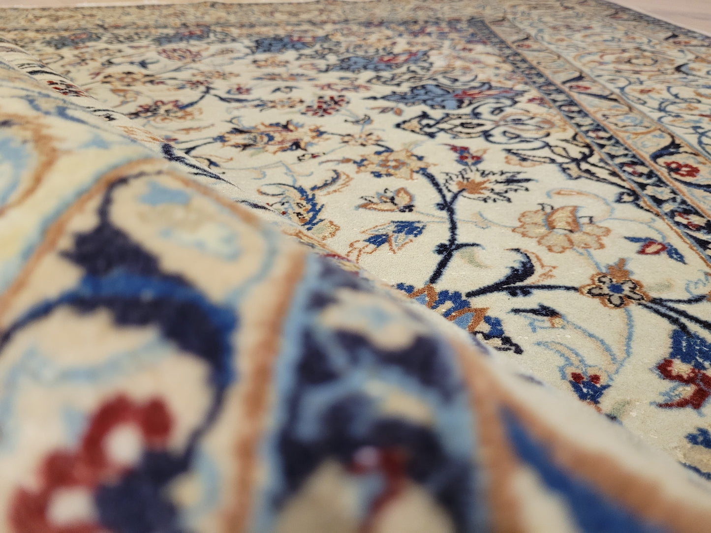 Nain Teppich fein Korkwolle mit Seide 266x170 cm