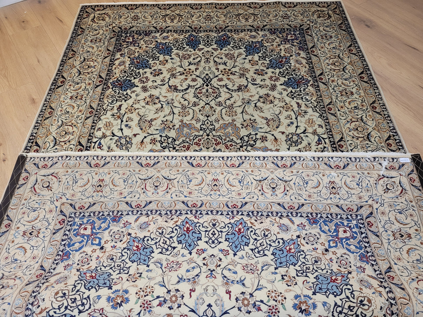 Nain Teppich fein Korkwolle mit Seide 266x170 cm