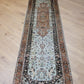Ghom Läufer Seide auf Baumwolle florales Design 303x78 cm