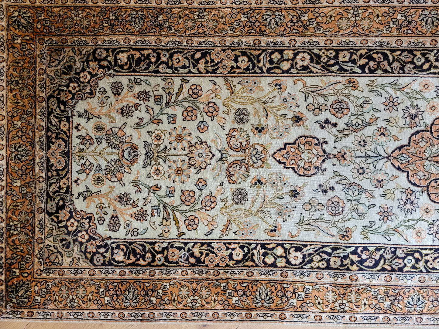 Ghom Läufer Seide auf Baumwolle florales Design 303x78 cm